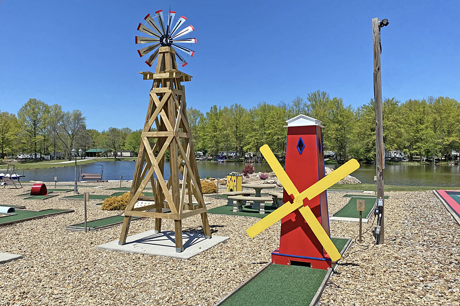 Miniature golf at Paradise Lakes Family Campground